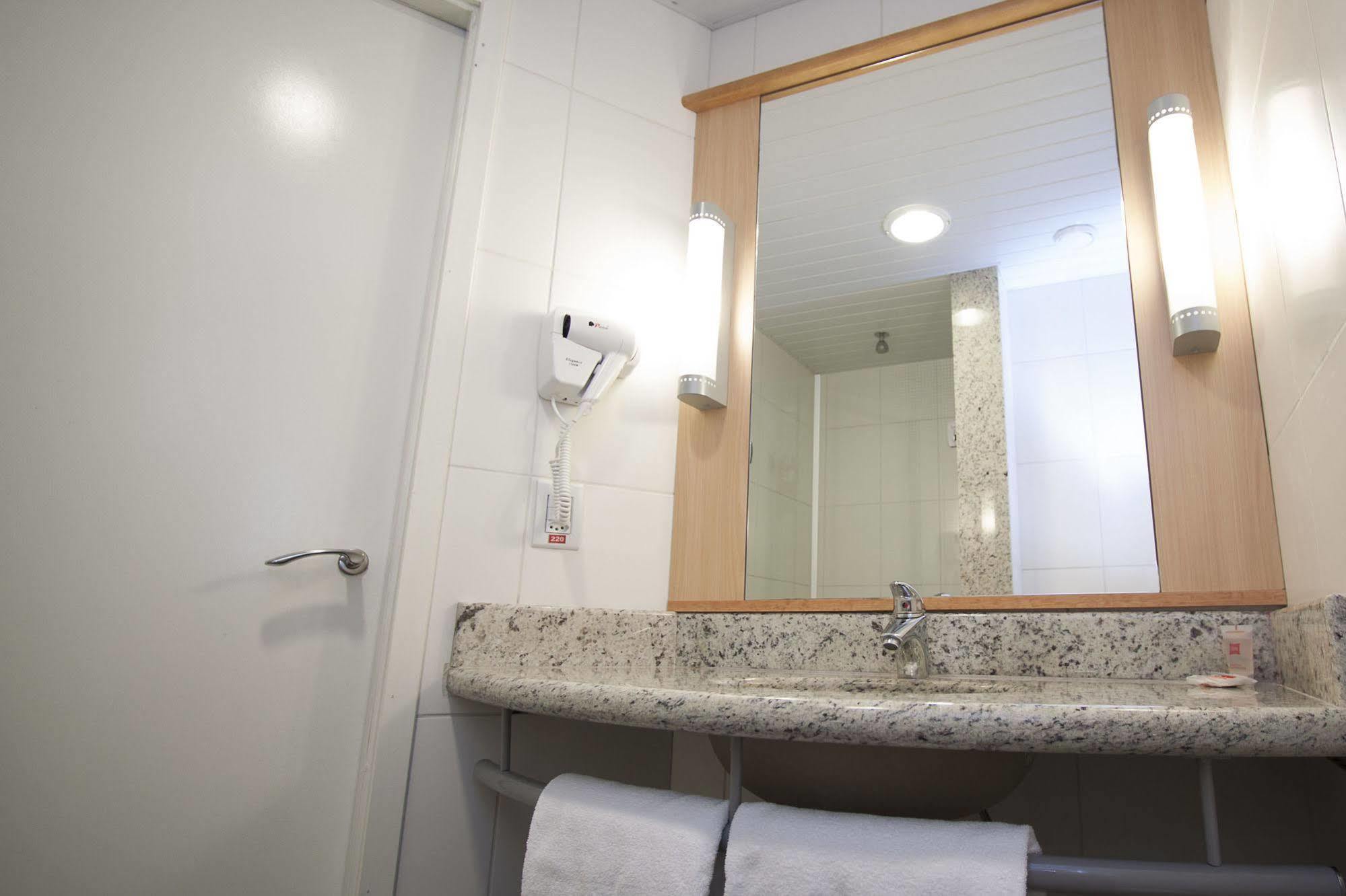 Hotel Ibis Cascavel Esterno foto
