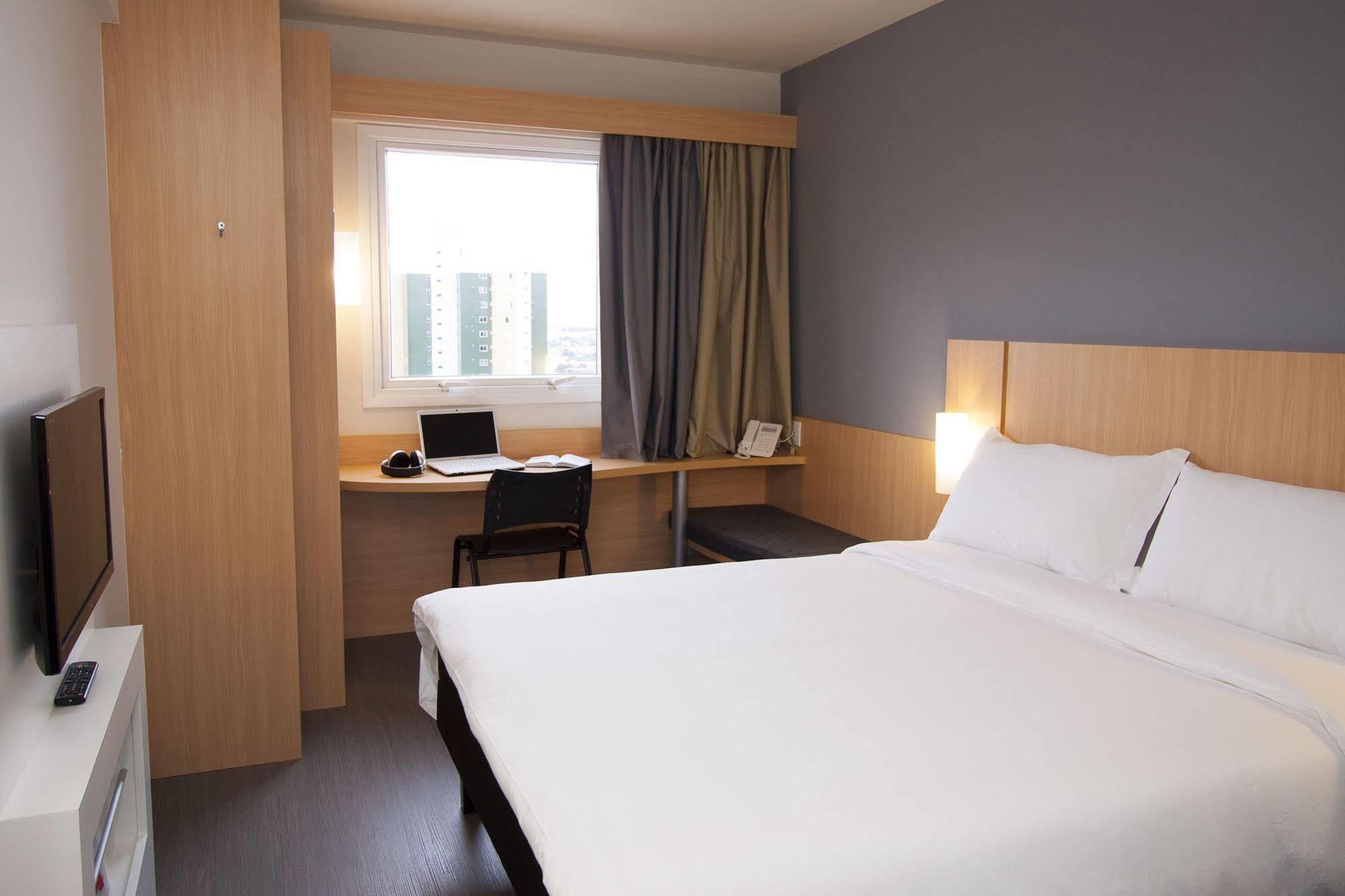 Hotel Ibis Cascavel Esterno foto