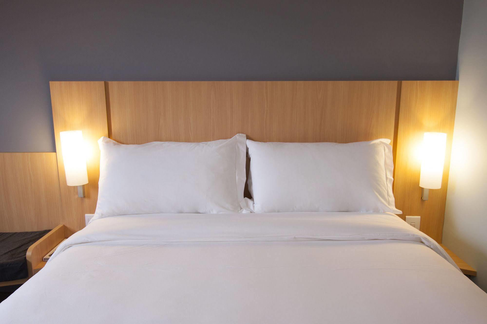 Hotel Ibis Cascavel Esterno foto